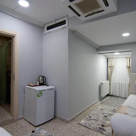 Palace 3*