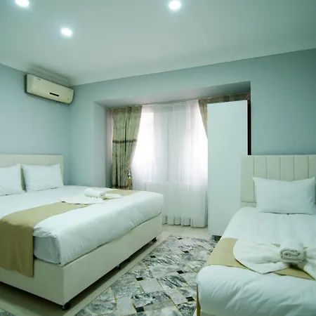 Palace 3*