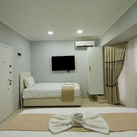 Palace 3*