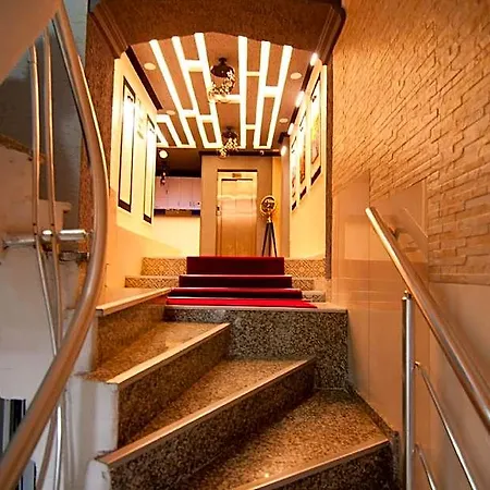 Palace Hotell 3*