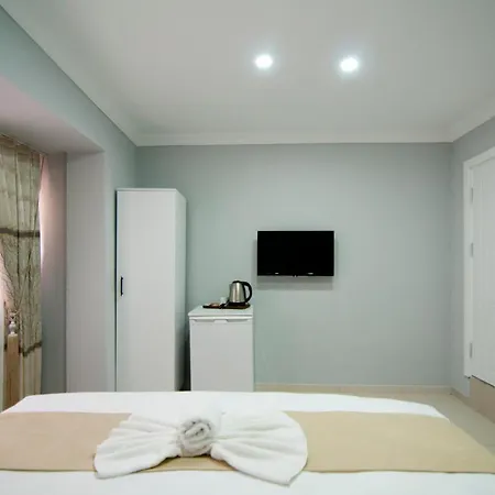 Palace 3*