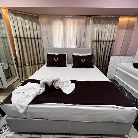 Palace 3*
