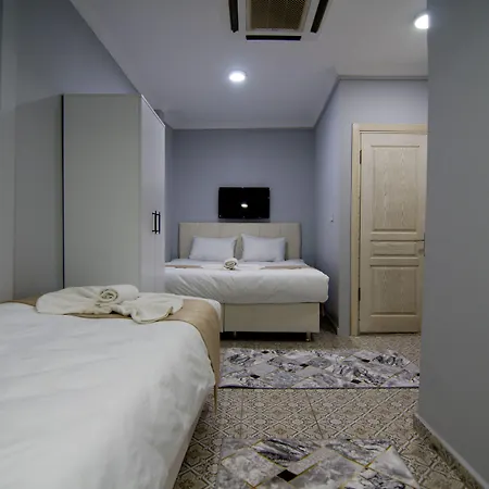 Palace 3*
