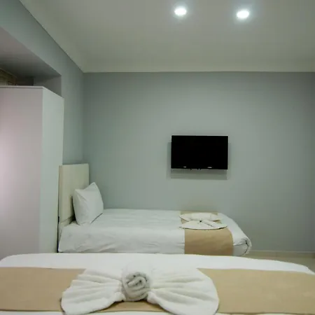 Palace 3*